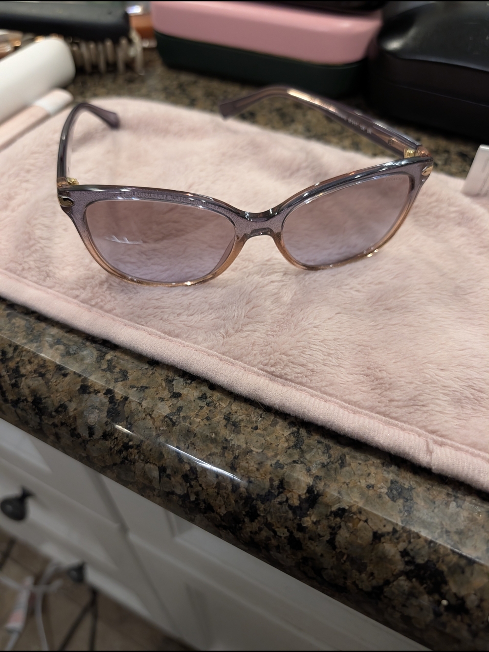 Stylish Pink Gradient Cat-Eye Sunglasses - Picture 2 of 3